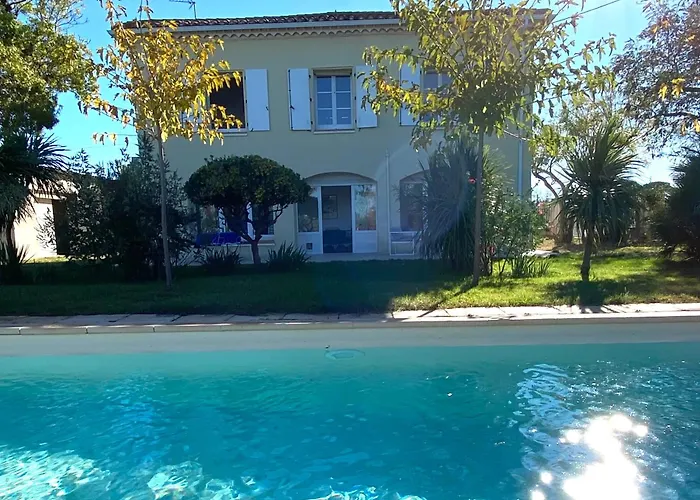 V0861 Avec Piscine Privee Pour 8 A 10 Personnes