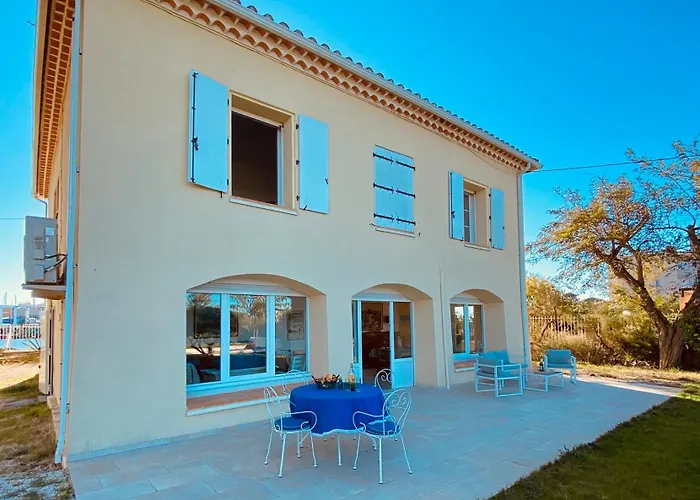 V0861 Avec Piscine Privee Pour 8 A 10 Personnes *